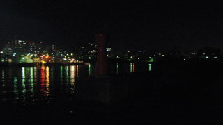 夜の明石港