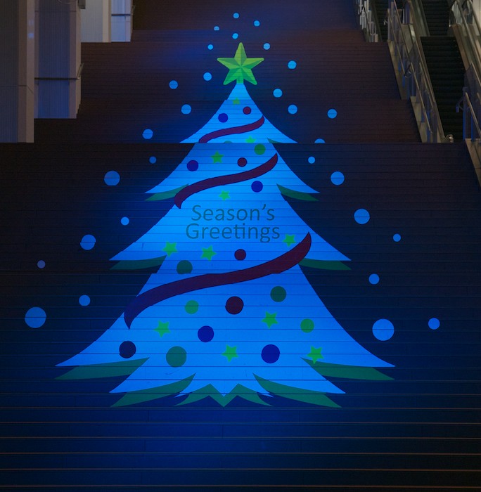 イオンモールKyotoのクリスマスツリー（青）